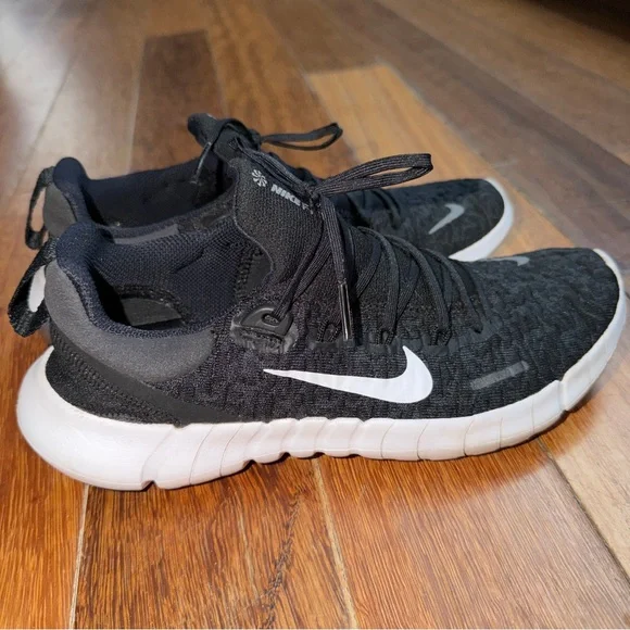 Women Nike Free Run 5.0 Next Nature Black White Athletic Sneaker sz7.5 CZ1891001 - Picture 3 of 16